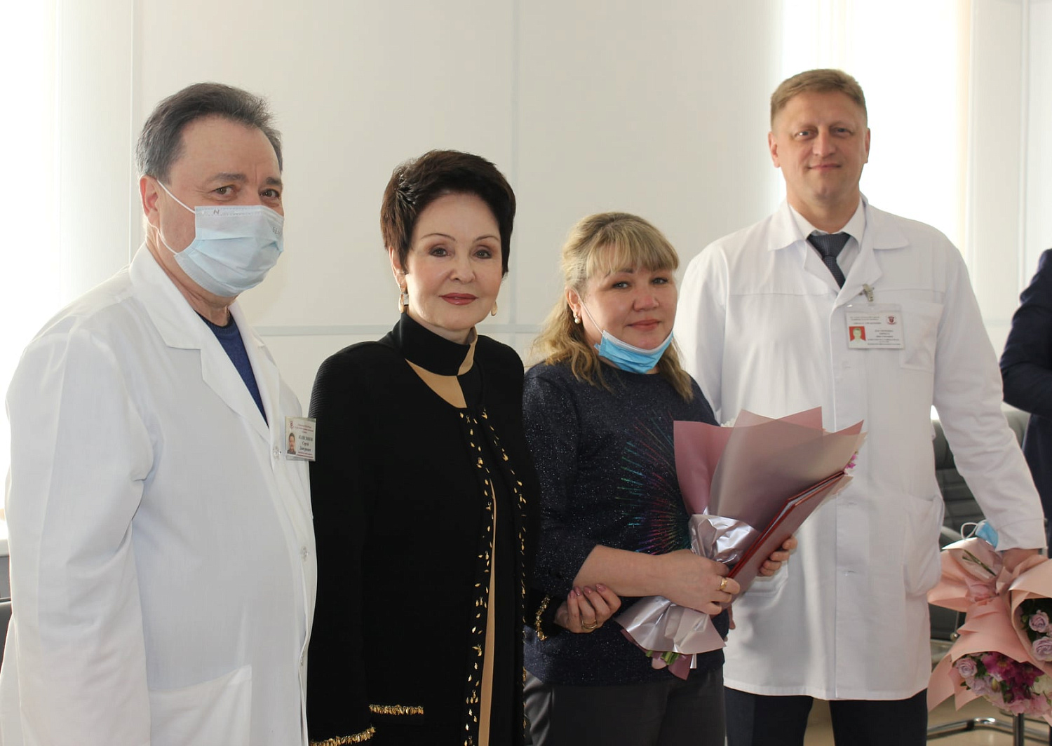 В канун дня медицинского работника Галина Александровна Резяпова вручила награды Тюменской областной Думы